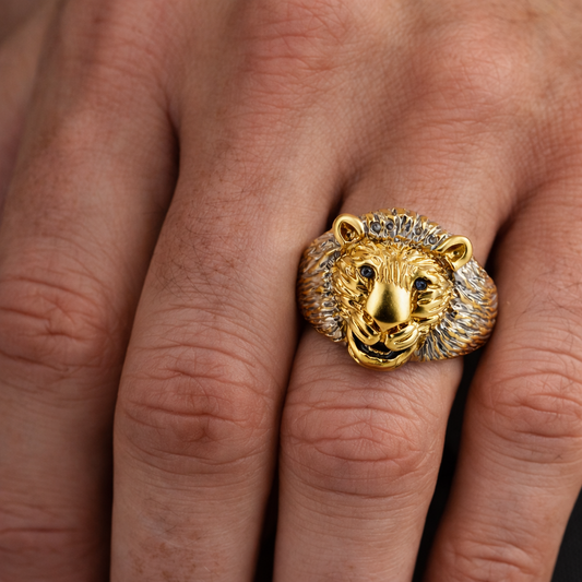 9ct Gold and Diamond Lion Head Gents Ring Size S, Hallmarked 8.35g