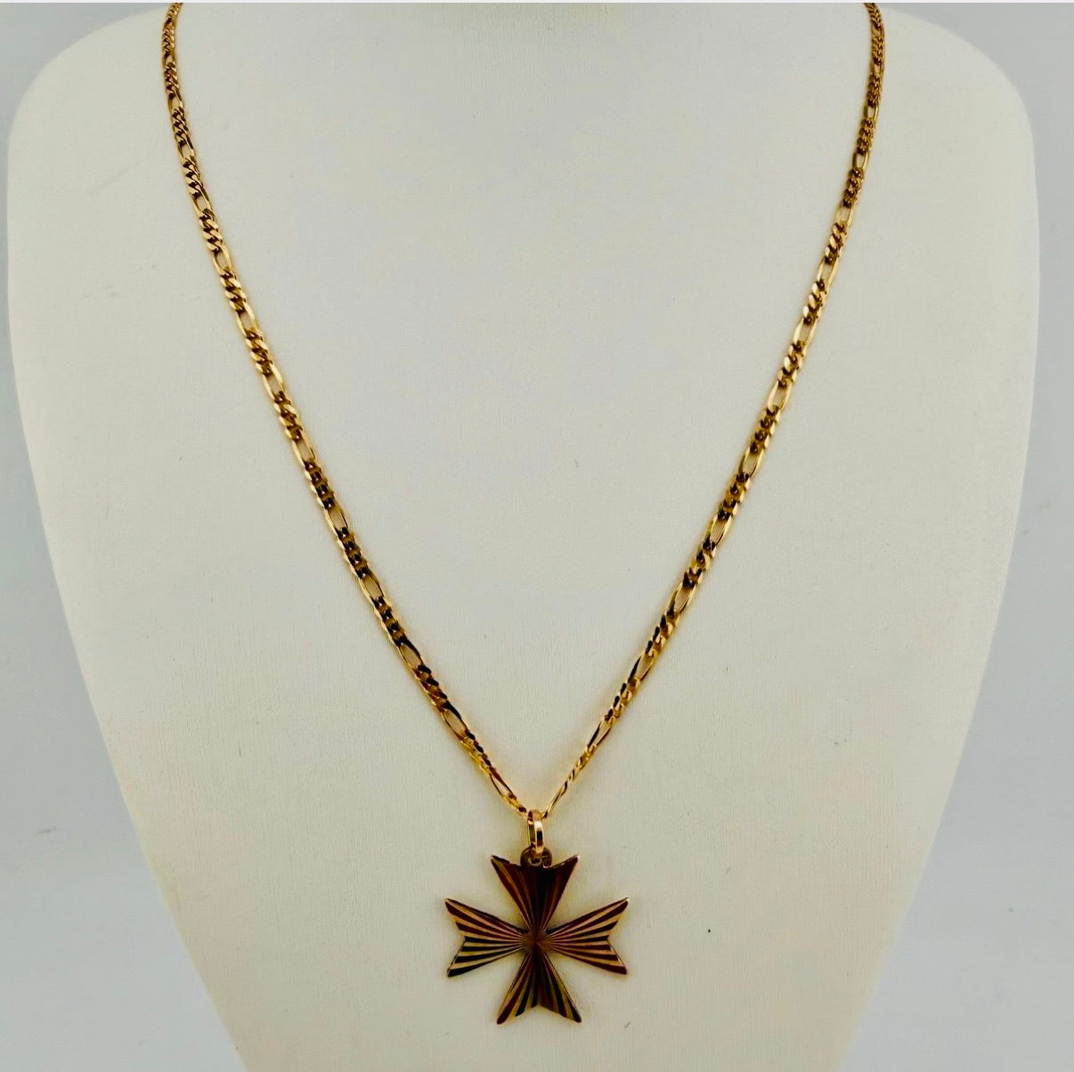 9ct Gold Cross of Malta Pendant on 24in L Figaro Chain, 2.3mm W, 6.3g Hallmarked