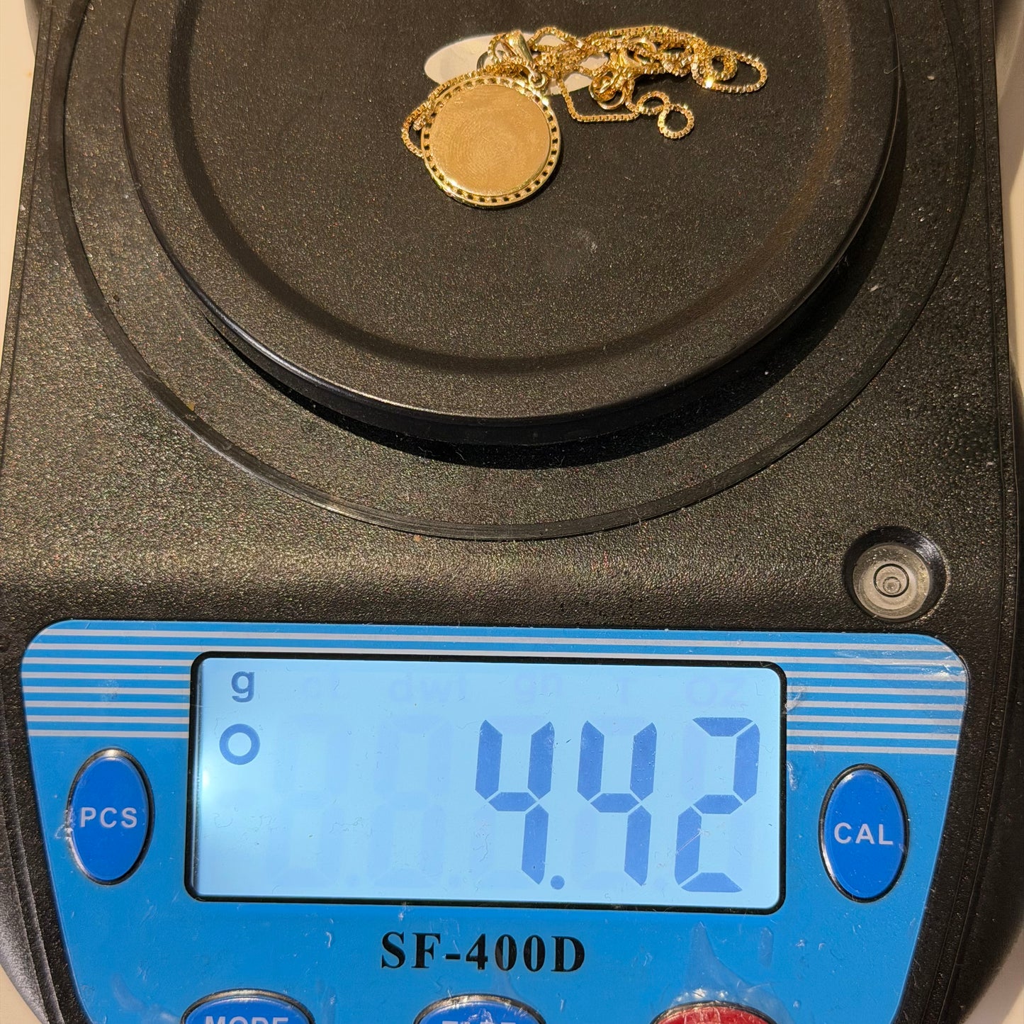 14ct Gold Sun Pendant on 14ct 16in Box Chain, Stamped 4.4g