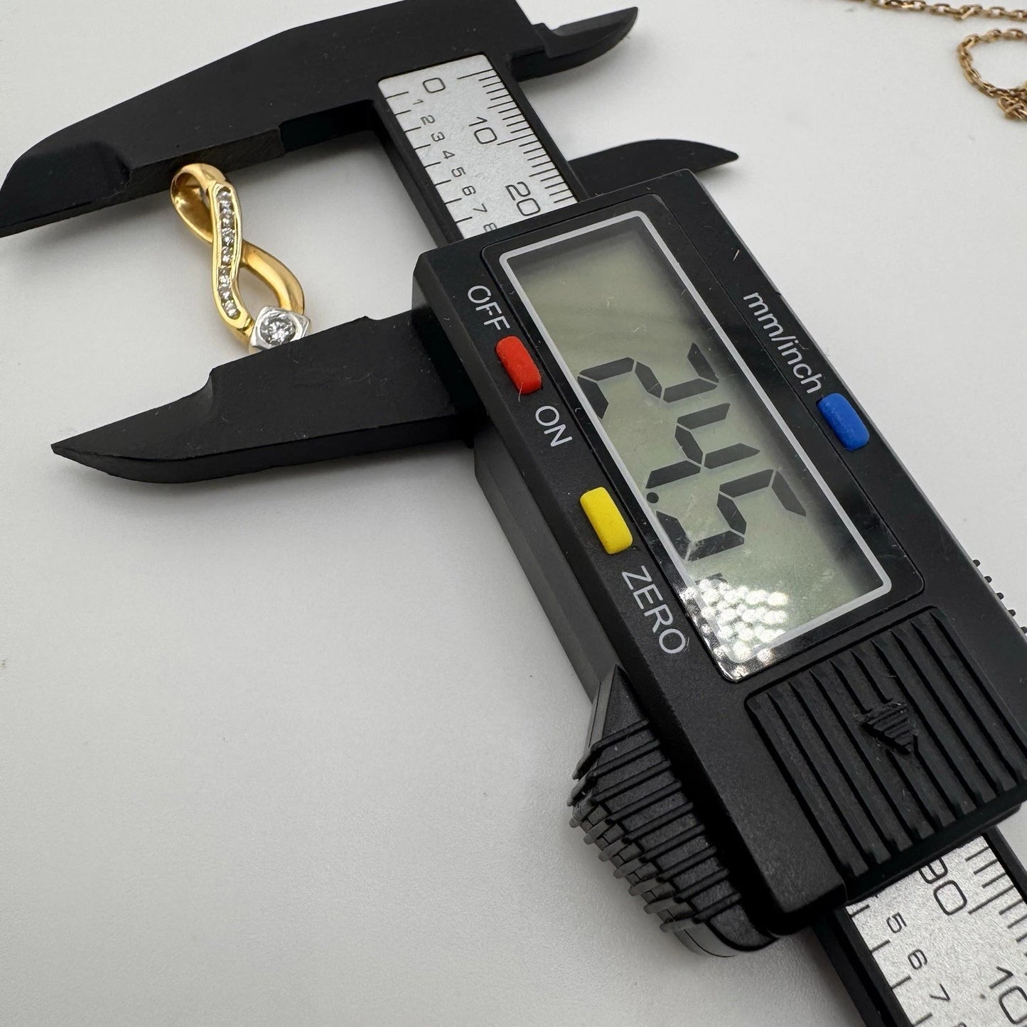 18ct Gold 0.4ct Diamond Pendant on 18in 9ct Box Chain, Hallmarked 5g