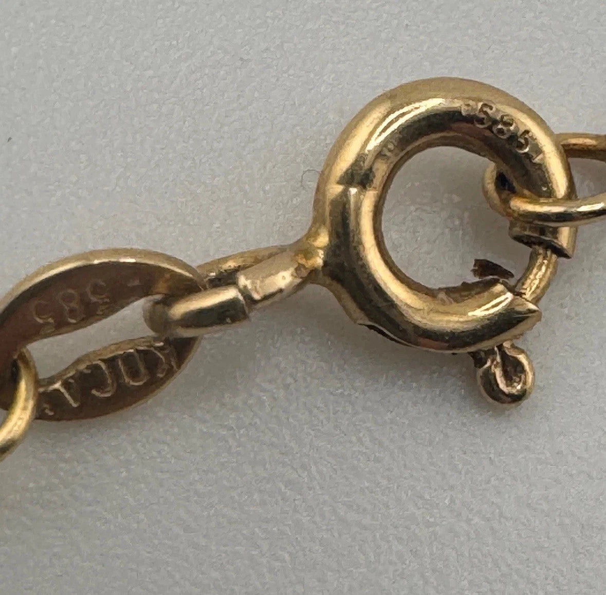 14ct Ladies Curb Chain, 2.2mm W, 17in L, 5.85g Stamped 585