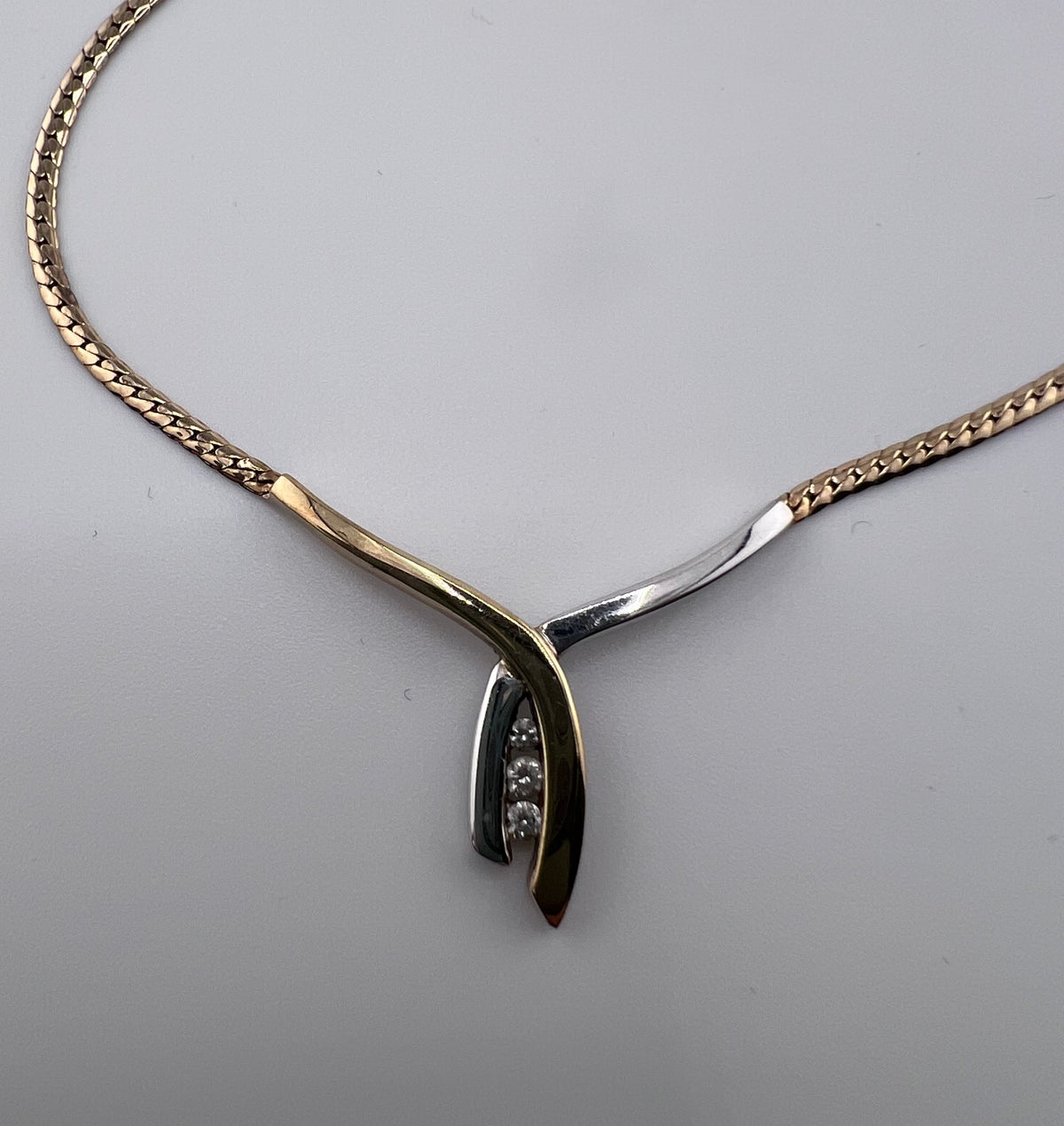 9ct Gold Natural Diamond 2 Tone Crossover Necklace 5.48g UK Hallmarks