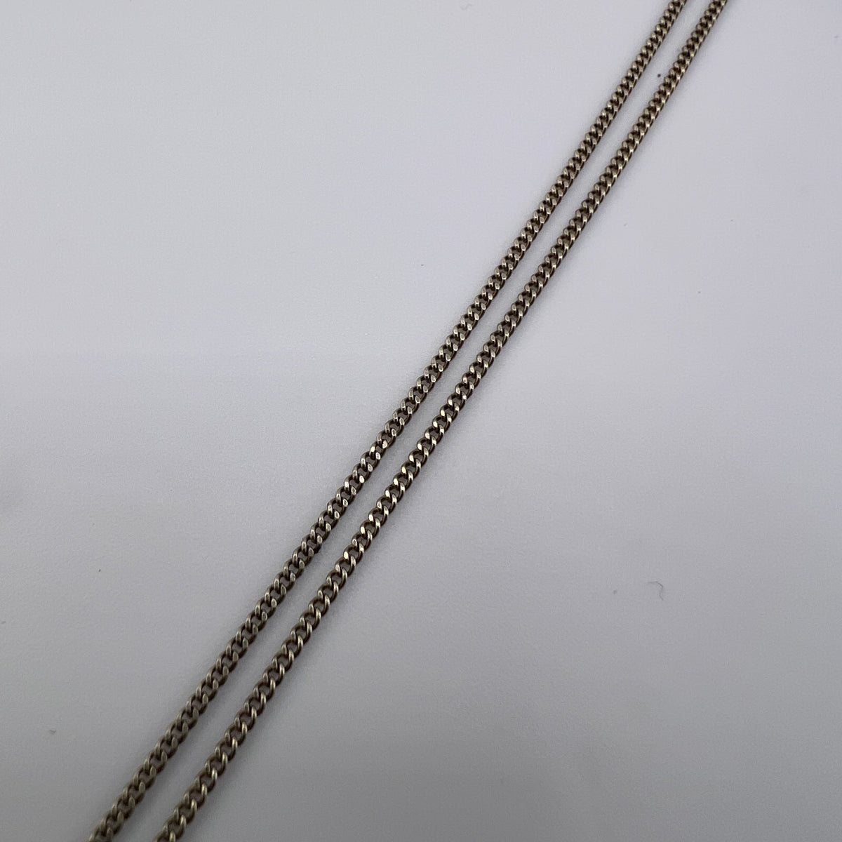 9ct Gold Dolphin Pendant & Curb Chain Necklace 2.88g, 18in L