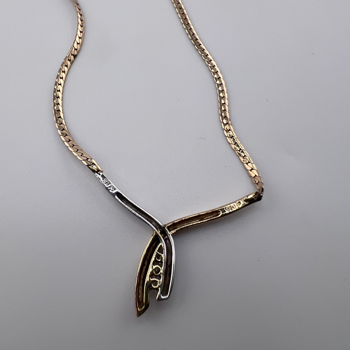 9ct Gold Natural Diamond 2 Tone Crossover Necklace 5.48g UK Hallmarks
