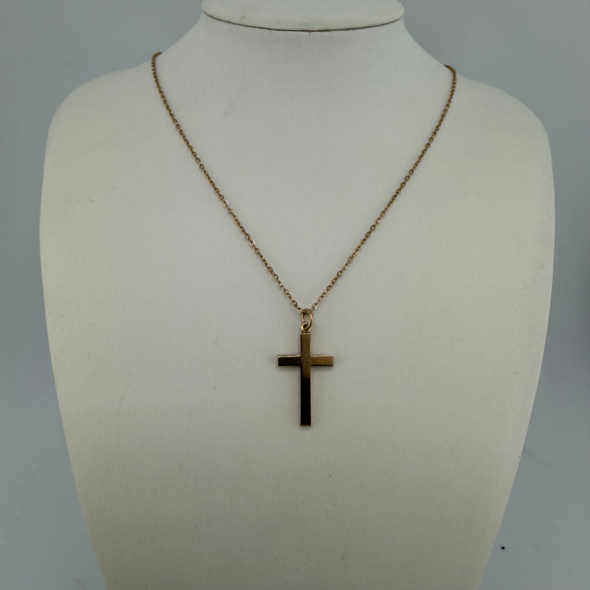 9ct Yellow Gold Cross Pendant & 16in Chain Hallmarked 2.18g