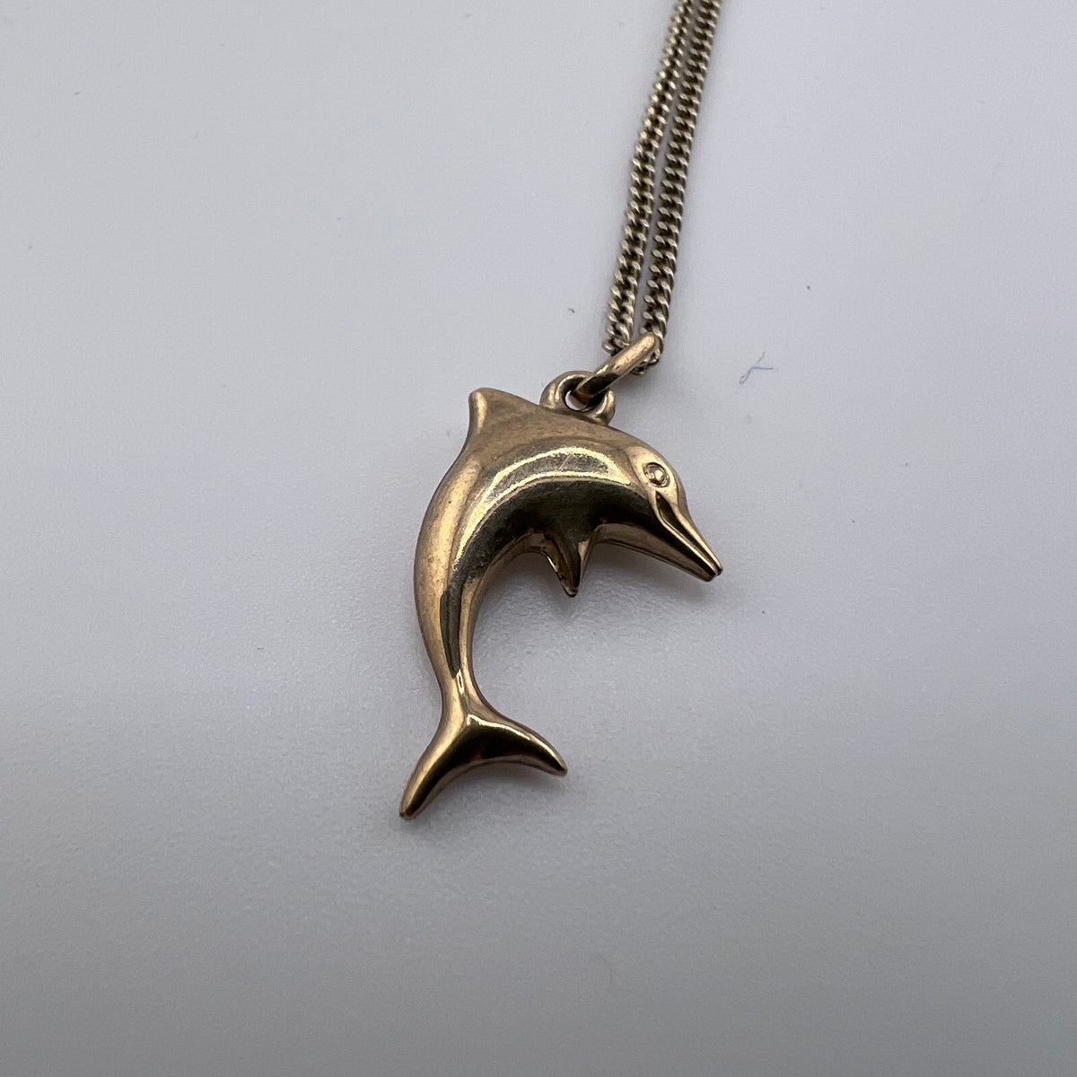 9ct Gold Dolphin Pendant & Curb Chain Necklace 2.88g, 18in L