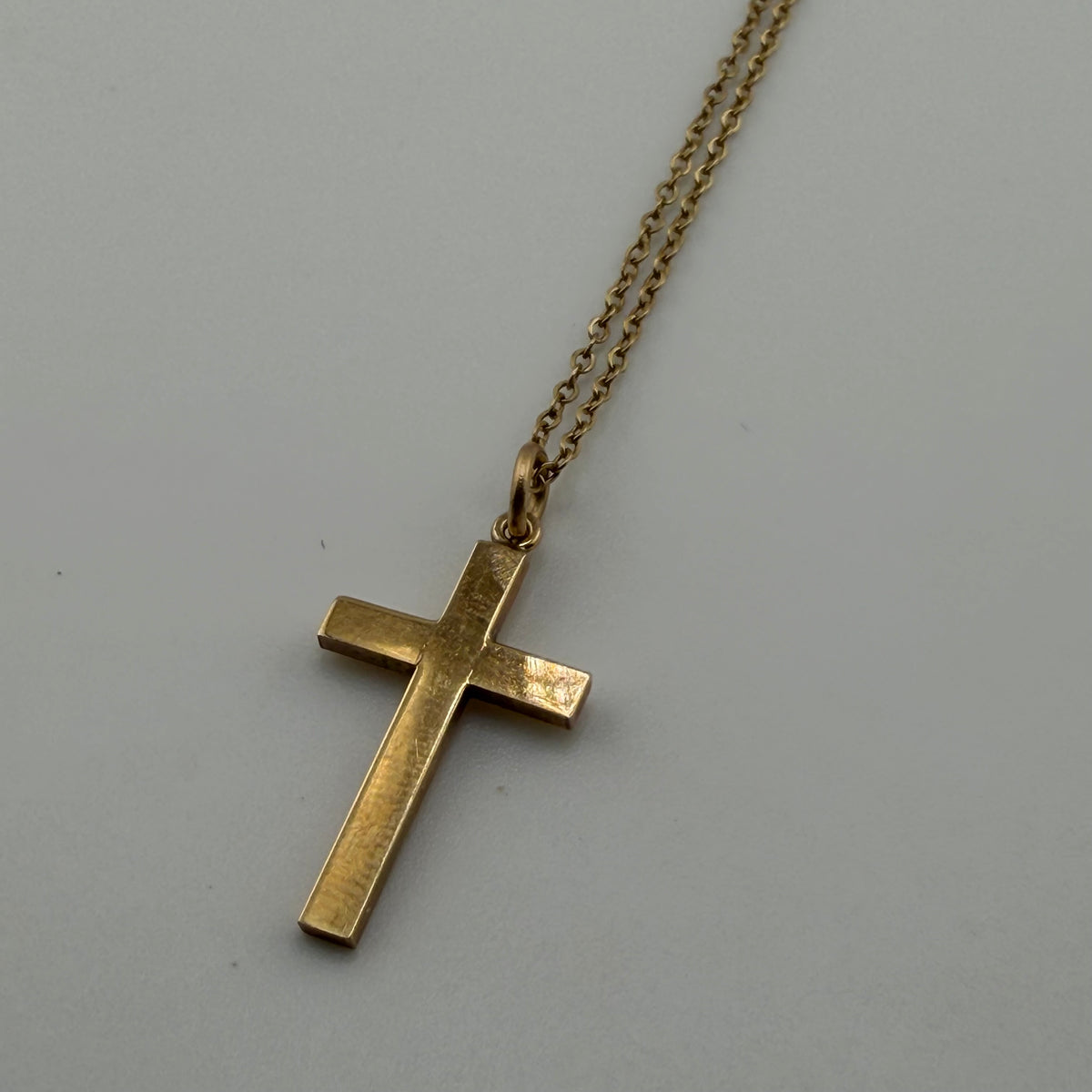 9ct Yellow Gold Cross Pendant & 16in Chain Hallmarked 2.18g