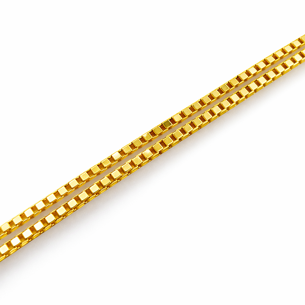 18ct gold box chain with 0.4ct diamond pendant, hallmarked, 18in length, 4.1g.