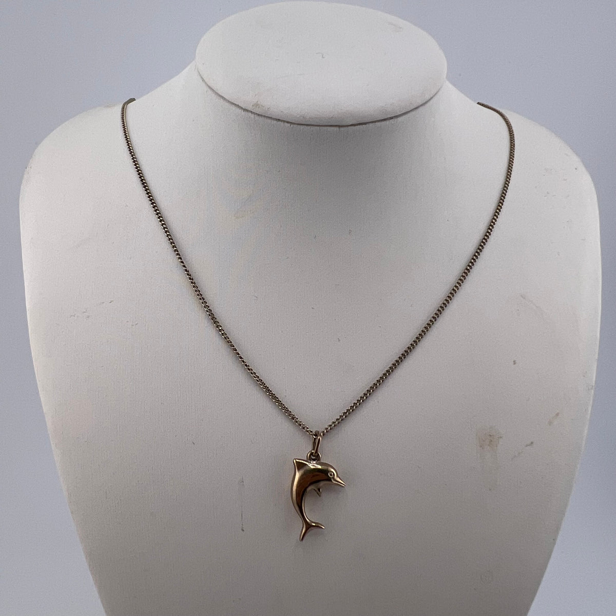 9ct Gold Dolphin Pendant & Curb Chain Necklace 2.88g, 18in L