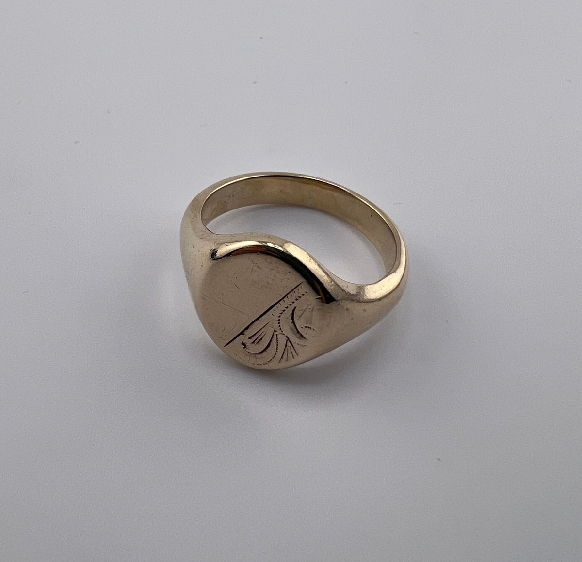 Men’s 9Ct Gold Yellow Gold Oval Signet Ring 8.20g Size T, Hallmarked