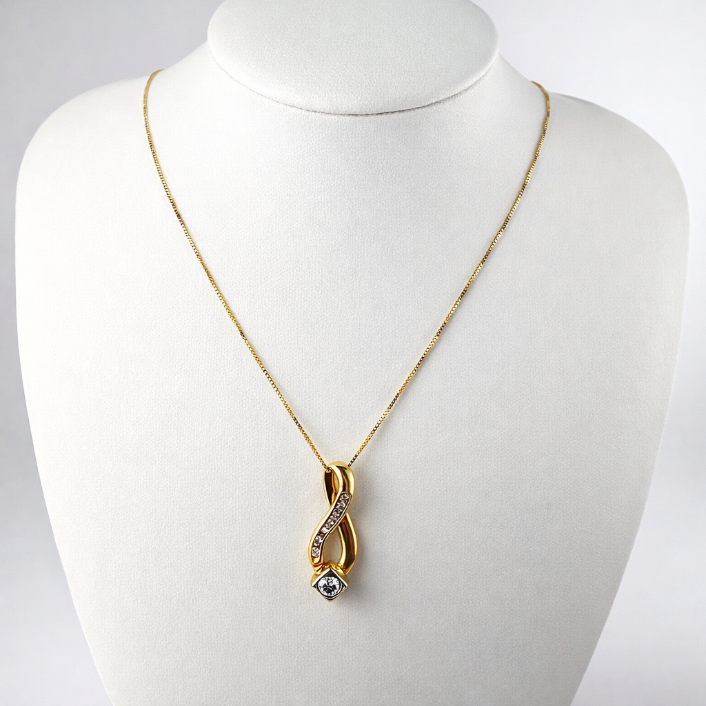 18ct Gold 0.4ct Diamond Pendant on 18in Box Chain, Hallmarked 4.1g.