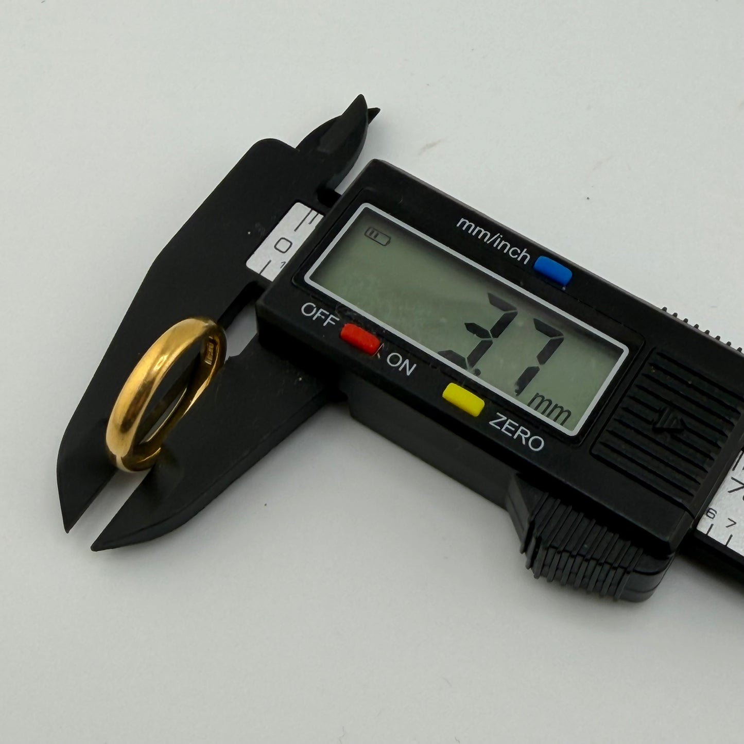 22ct Gold Wedding Band, Size O1/2, 3.7mm W, 6.45g Hallmarked