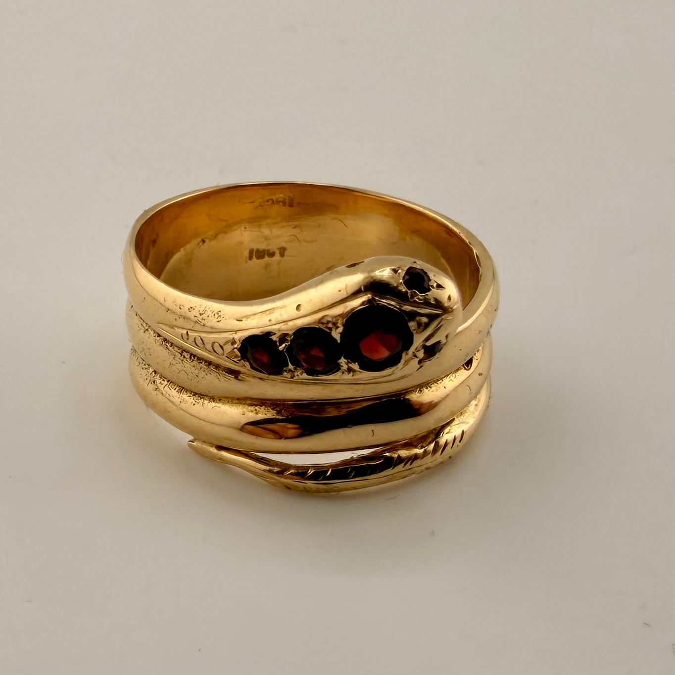 18ct Gold Snake Ring with Garnets, Size Q1/2, 9g, Stamped 18ct