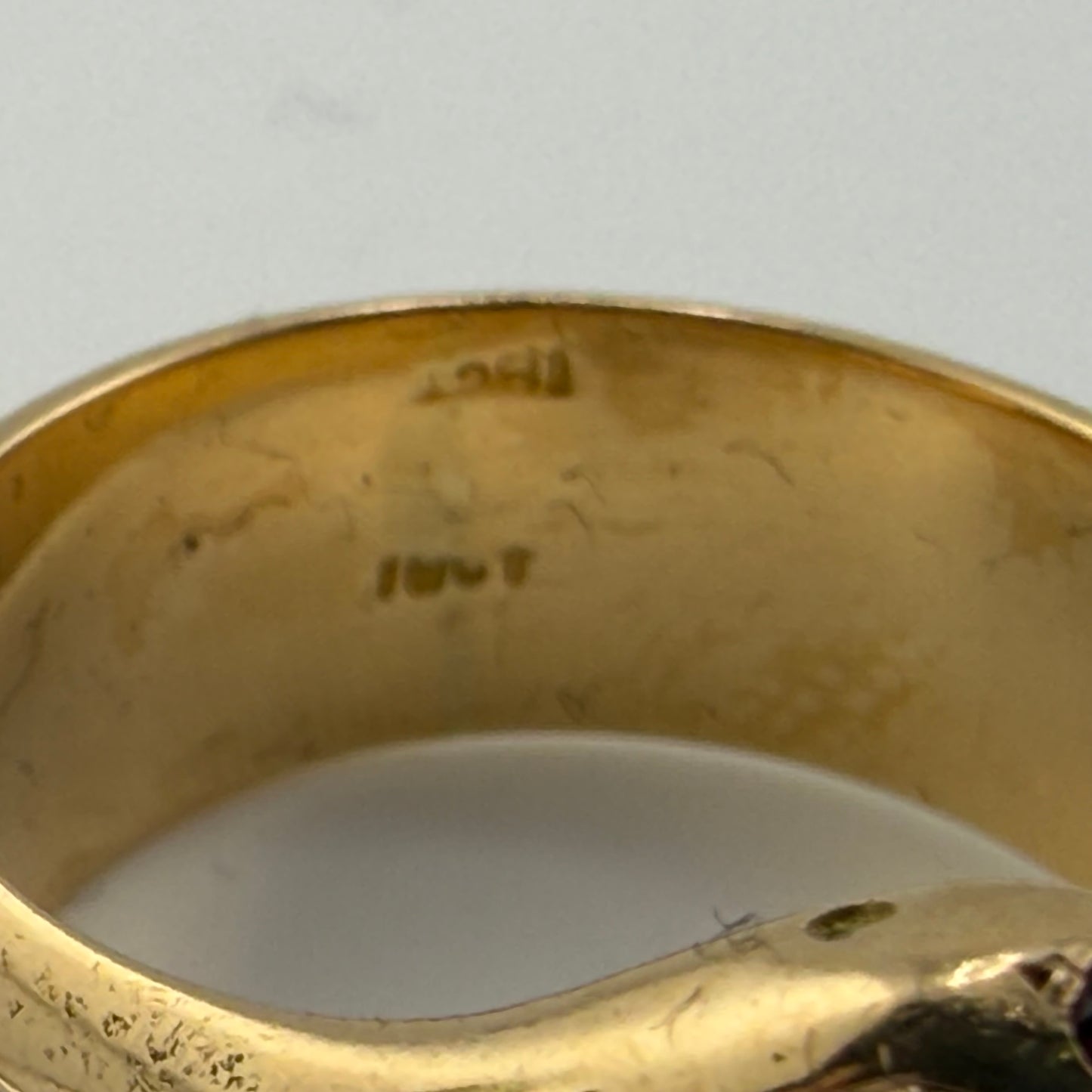 18ct Gold Snake Ring with Garnets, Size Q1/2, 9g, Stamped 18ct