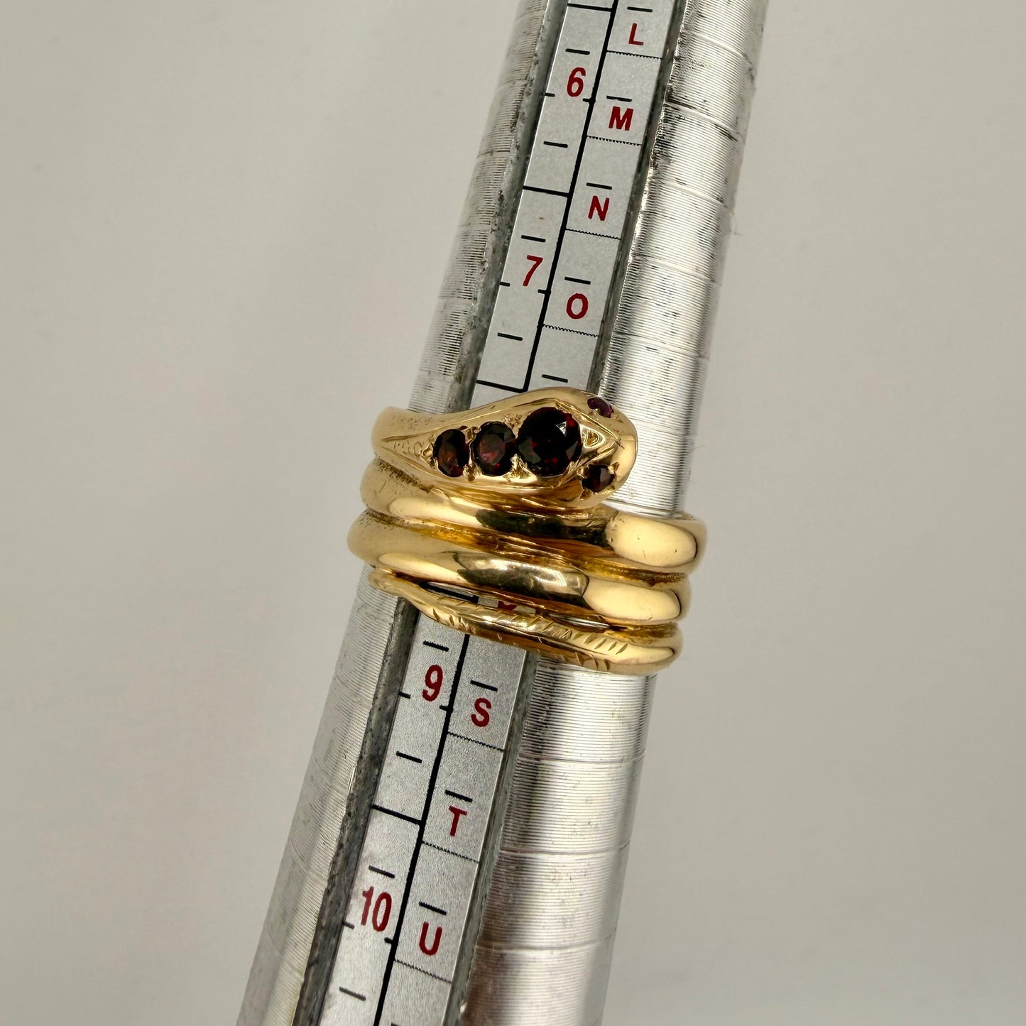 18ct Gold Snake Ring with Garnets, Size Q1/2, 9g, Stamped 18ct