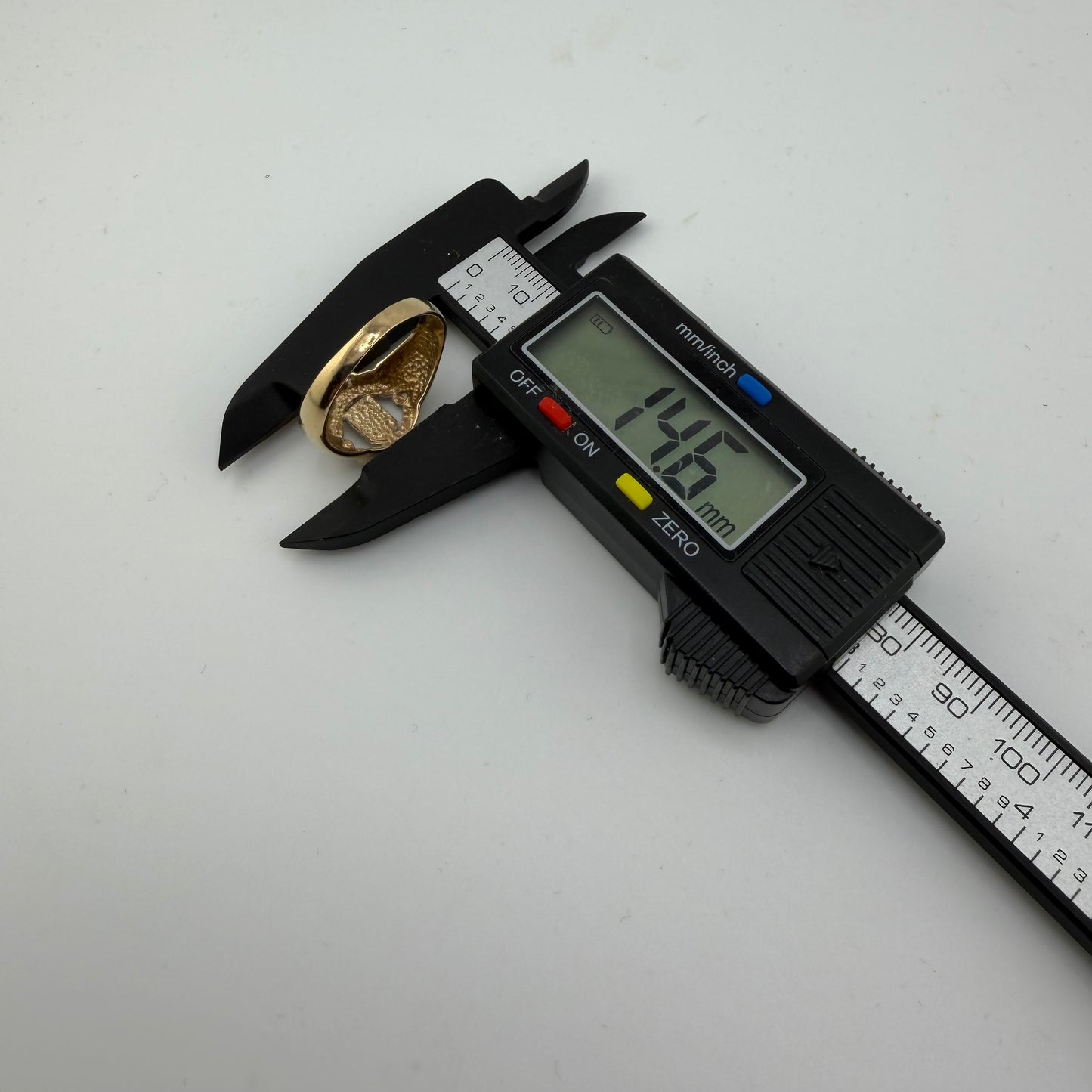 9ct Gold Man Utd Signet Ring, Size Z, Hallmarked, 5.44g