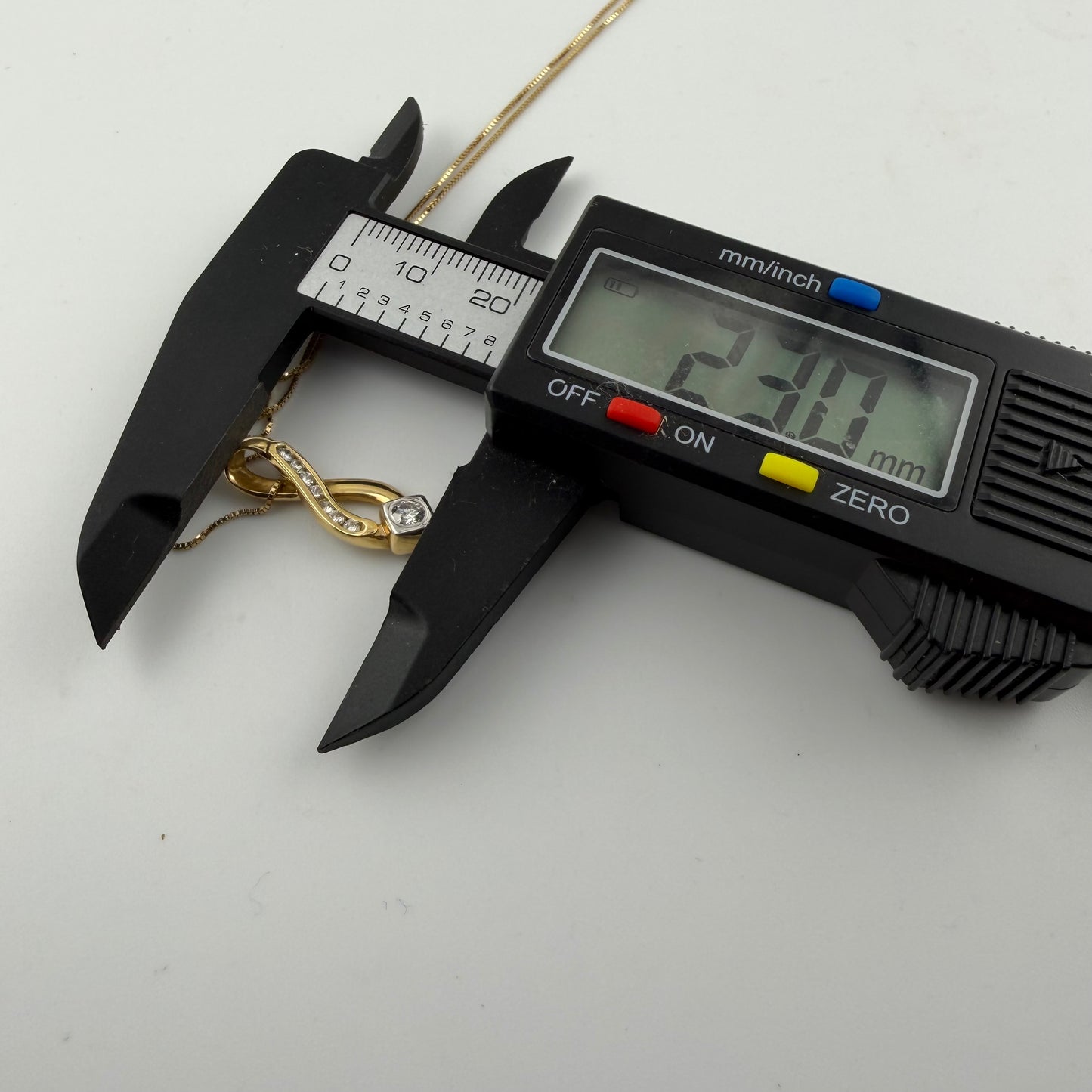 18ct Gold 0.4ct Diamond Pendant on 18in Box Chain, Hallmarked 4.1g, digital caliper measures 23mm length.