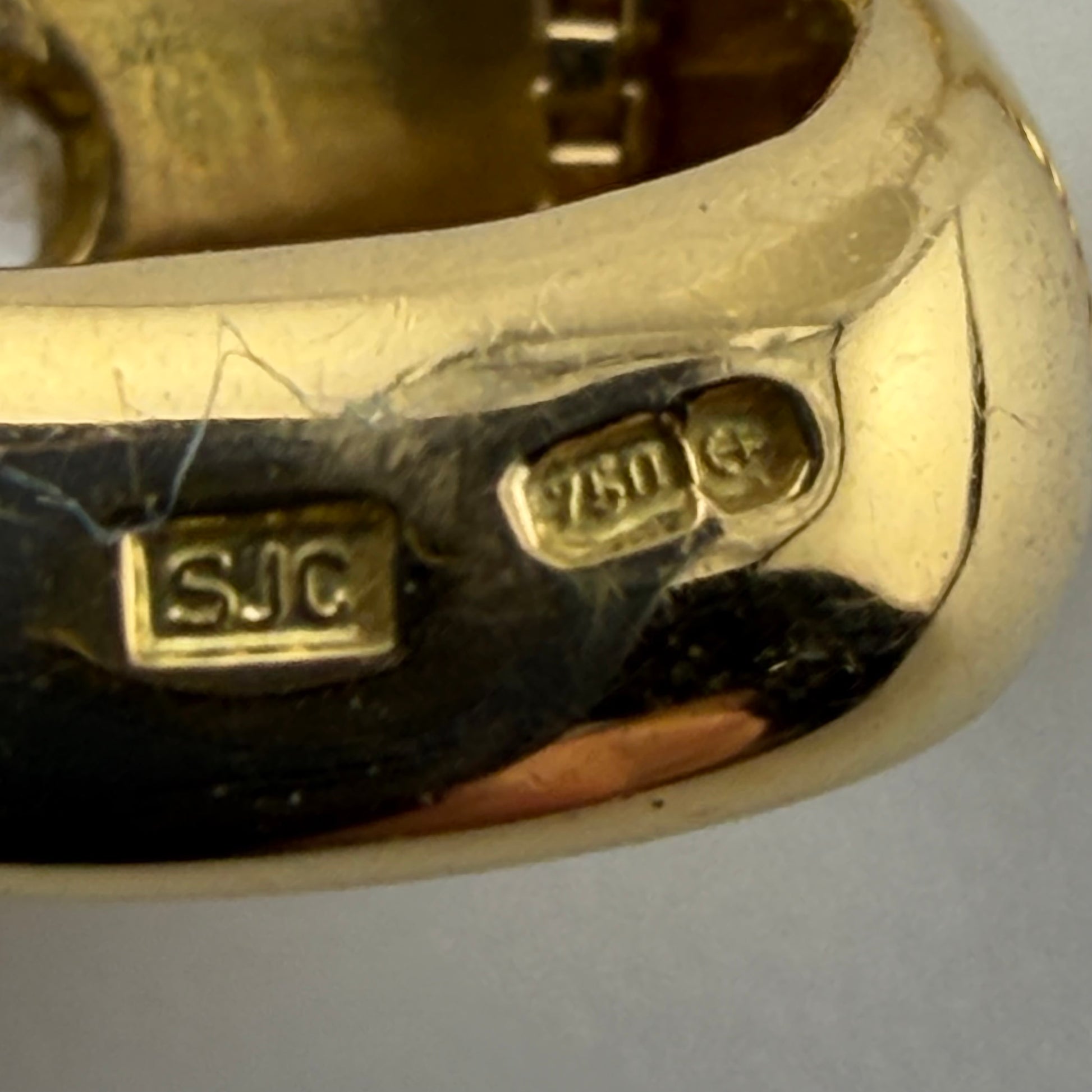 18ct Gold 0.4ct Diamond Pendant on 18in Box Chain, Hallmarked 750, 4.1g, SJC, Jewellery, London.