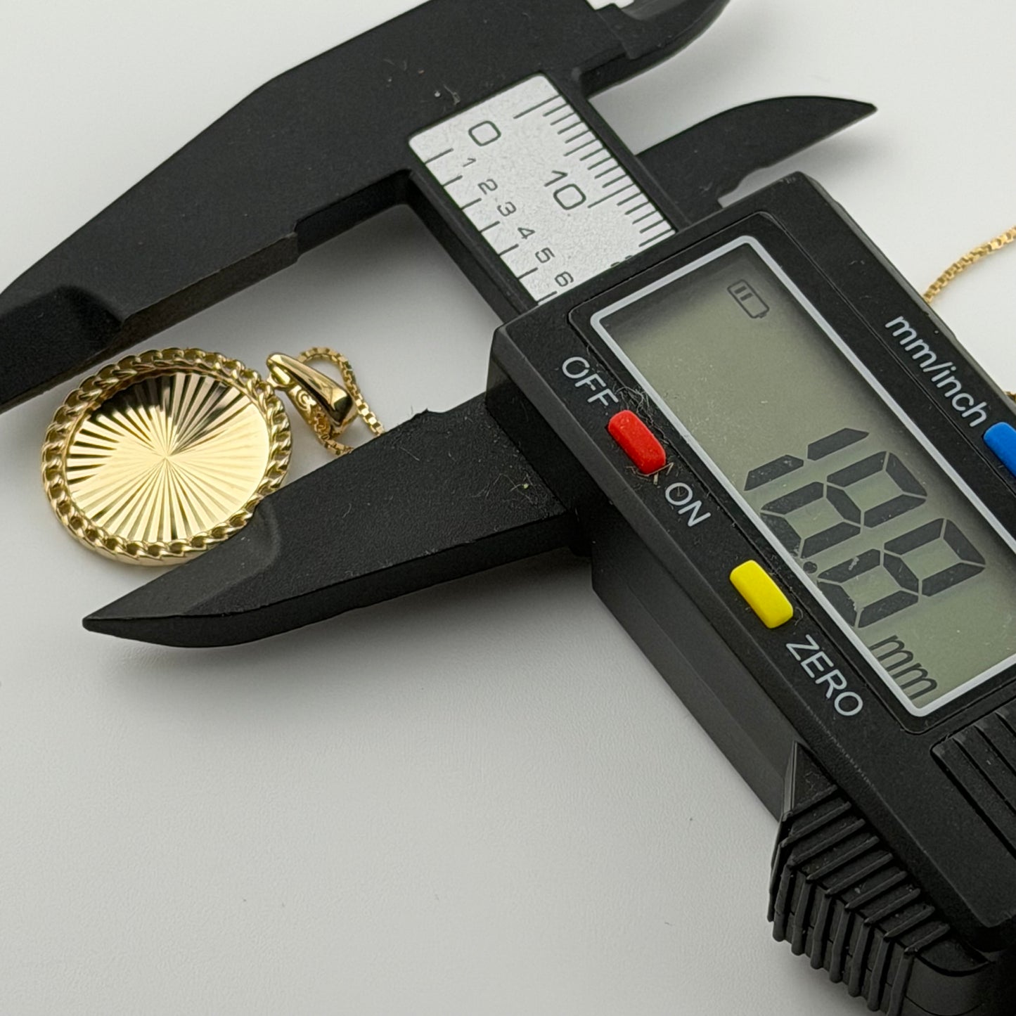 14ct Gold Sun Pendant on 14ct 16in Box Chain, Stamped 4.4g