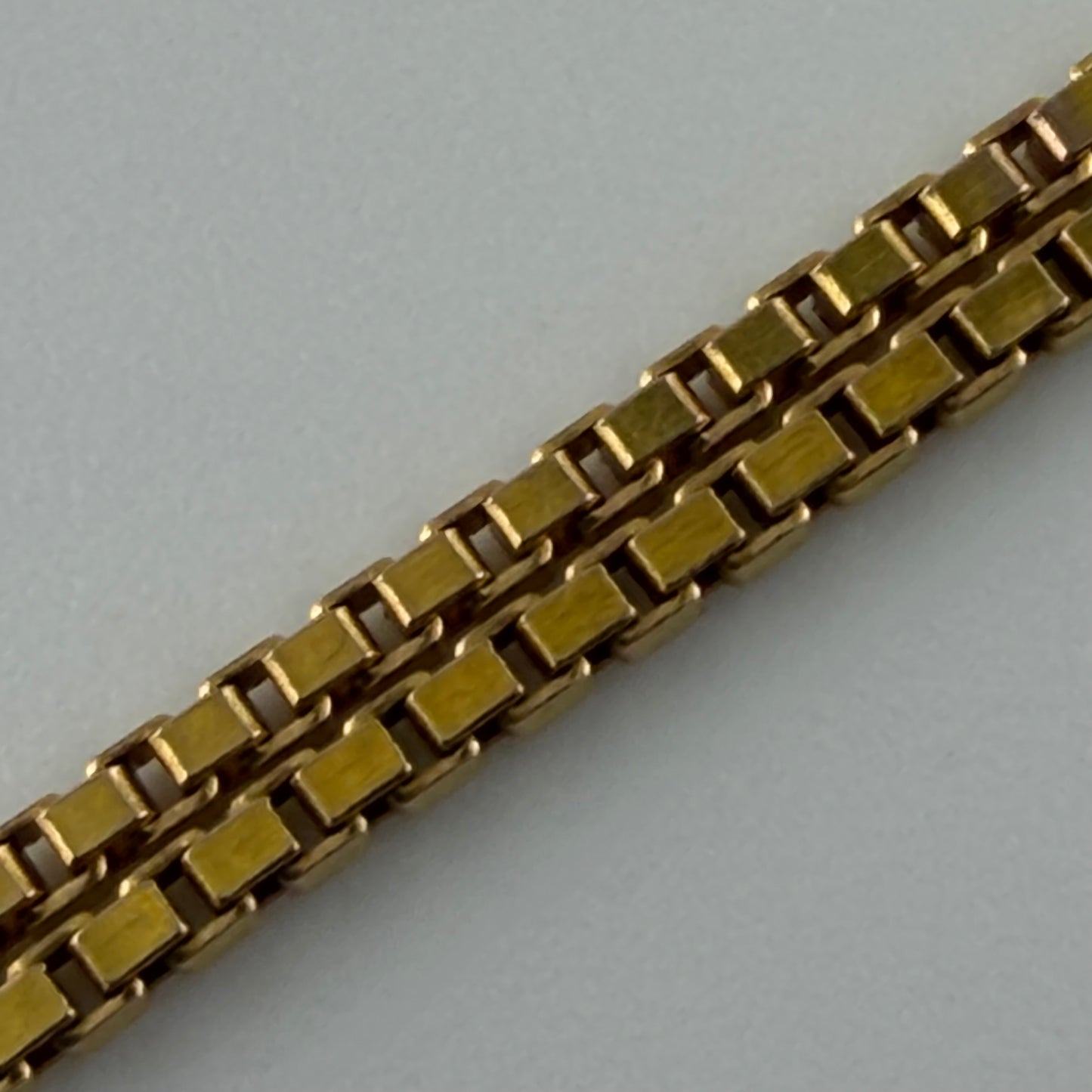 9ct Gold Box Chain, 1mm Width, 18in Length, Hallmarked, 2.7g, Close-up View, Fitzroy Bullion.