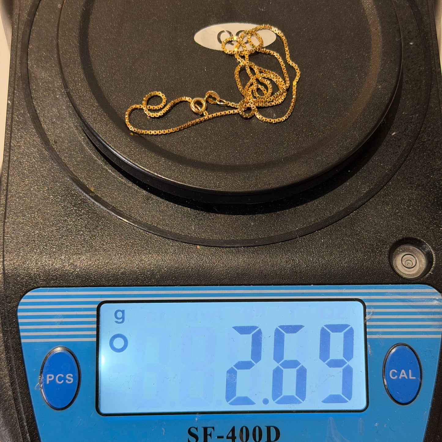 9ct gold box chain, 1mm width, 18in length, hallmarked, 2.7g, on digital scale displaying 2.69g.