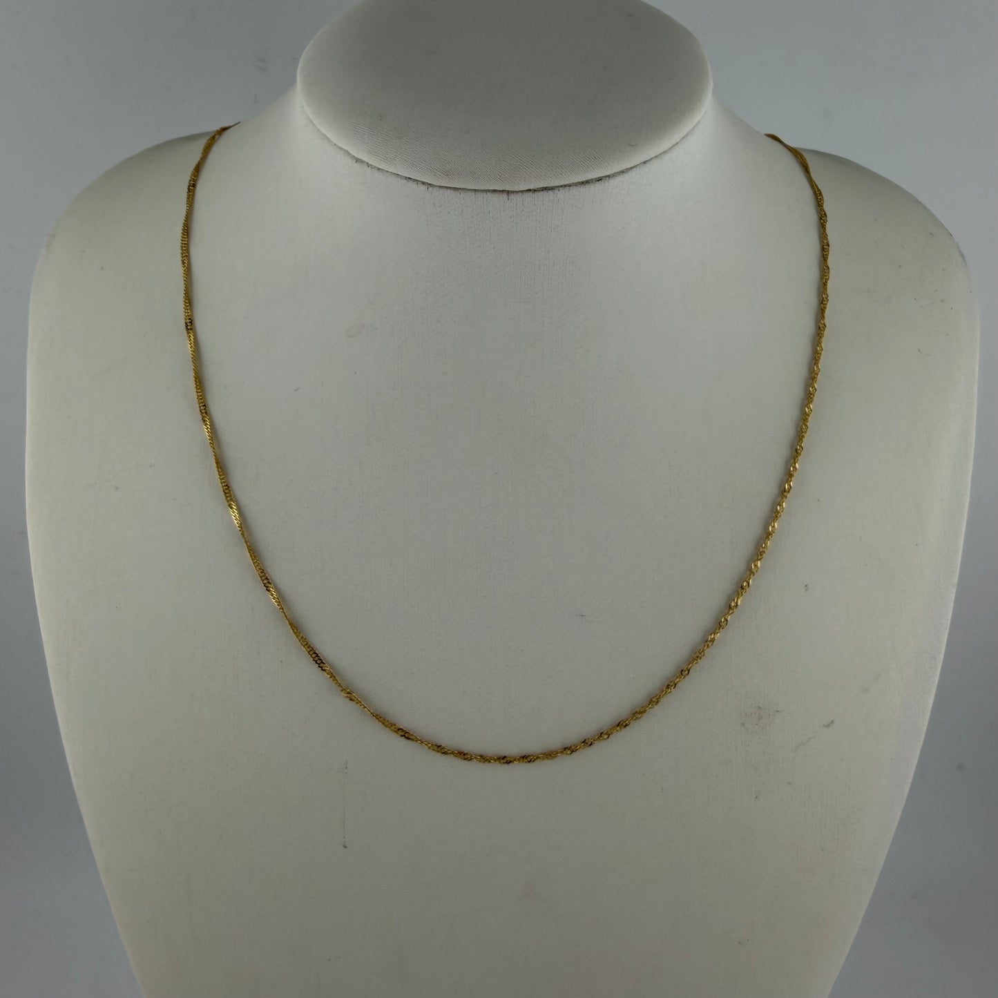 14ct Gold Twist Curb Chain 16in L, Stamped 0.9g