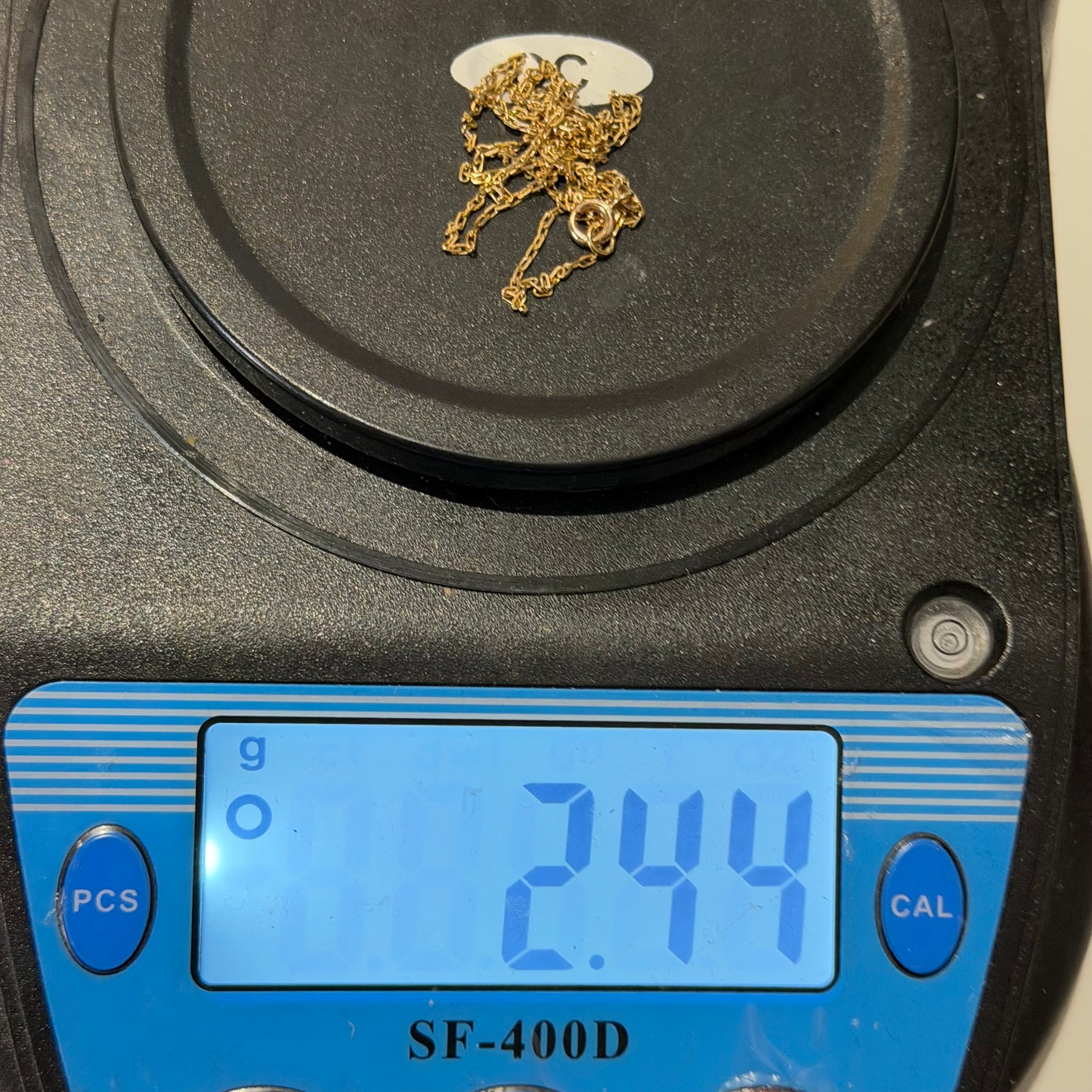 9ct Gold Box Chain, 18in length, 1mm width, hallmarked, weighing 2.4g, displayed on a digital scale.