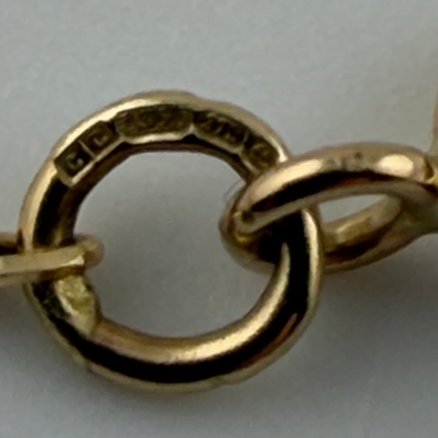 9ct gold box chain, 18in length, 1mm width, hallmarked, 2.4g, close-up of clasp detail.