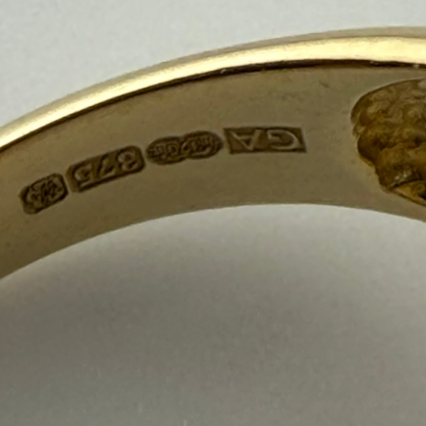 9ct Gold Diamond Lion Head Ring, Size S, Hallmarked 8.35g with visible 375 hallmark and lion engraving.
