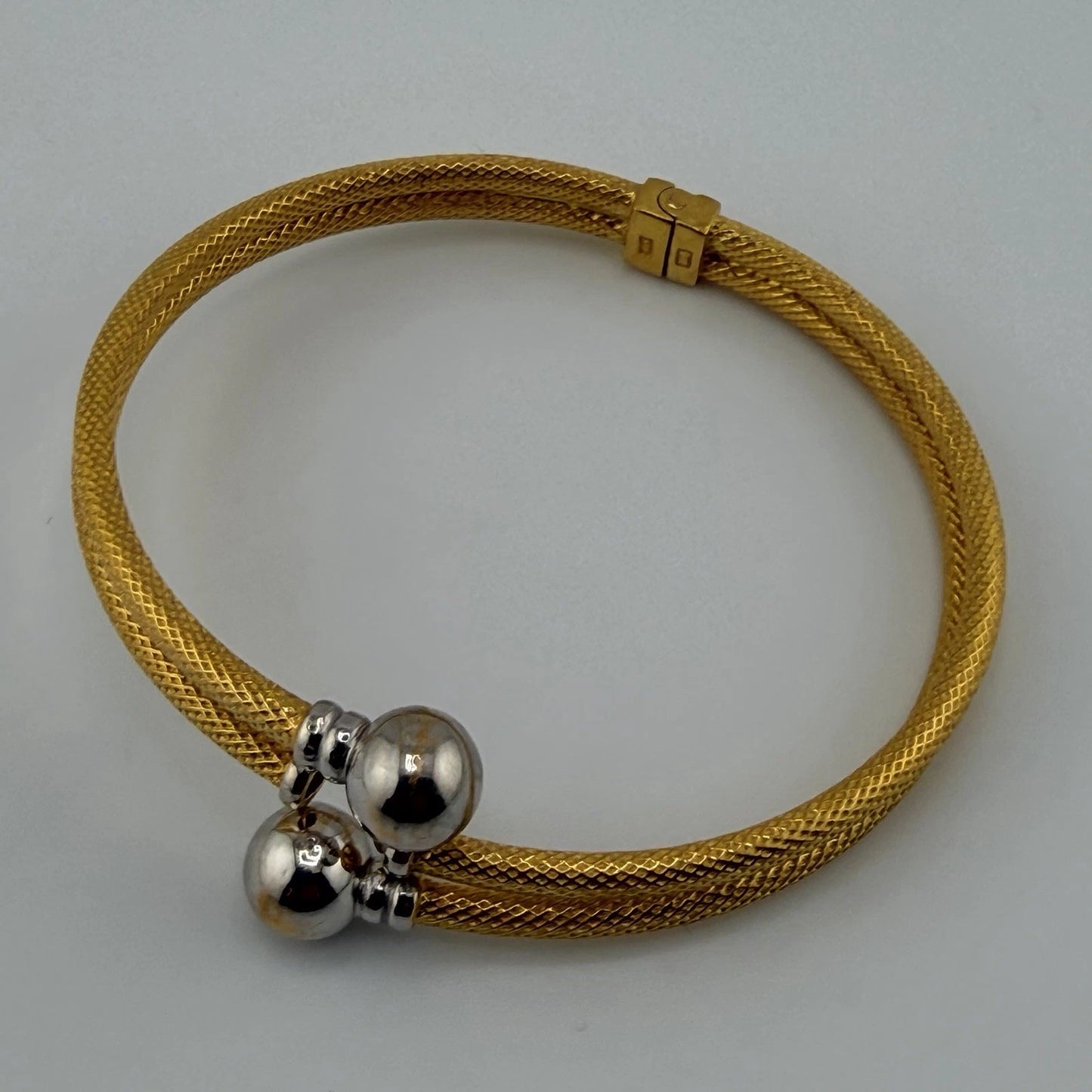 22ct Gold Bangle, 7.5in Circumference, 20.3g Stamped 916