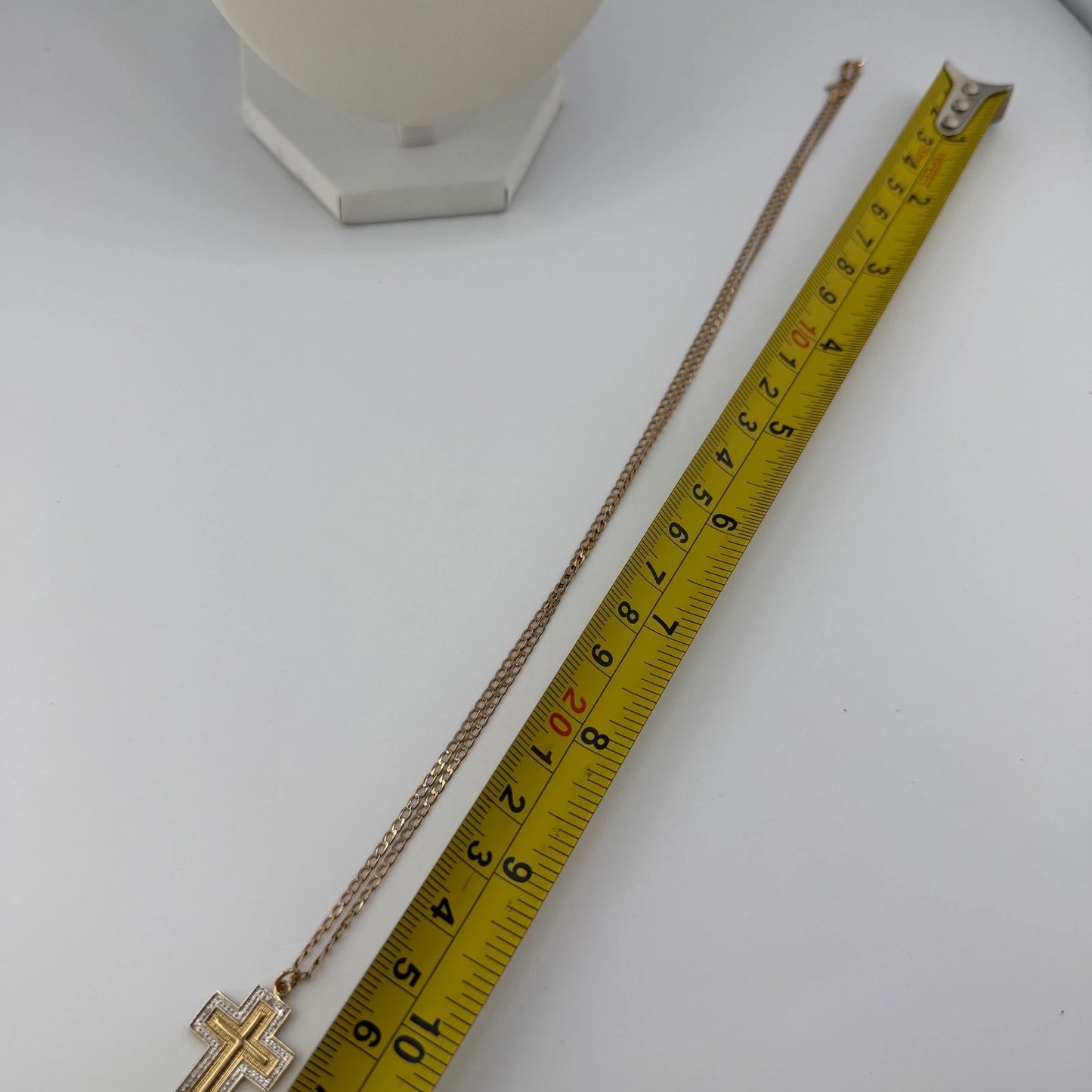 9ct Gold Cross Pendant on 2mm W 20 in Curb Chain, Hallmarked 4.5g