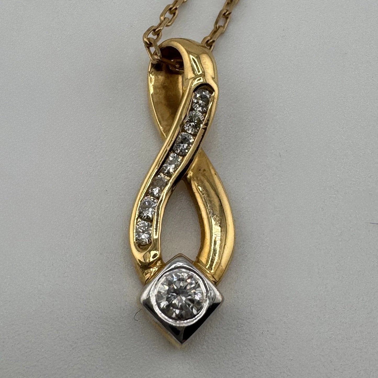 18ct Gold 0.4ct Diamond Pendant on 18in 9ct Box Chain, Hallmarked 5g