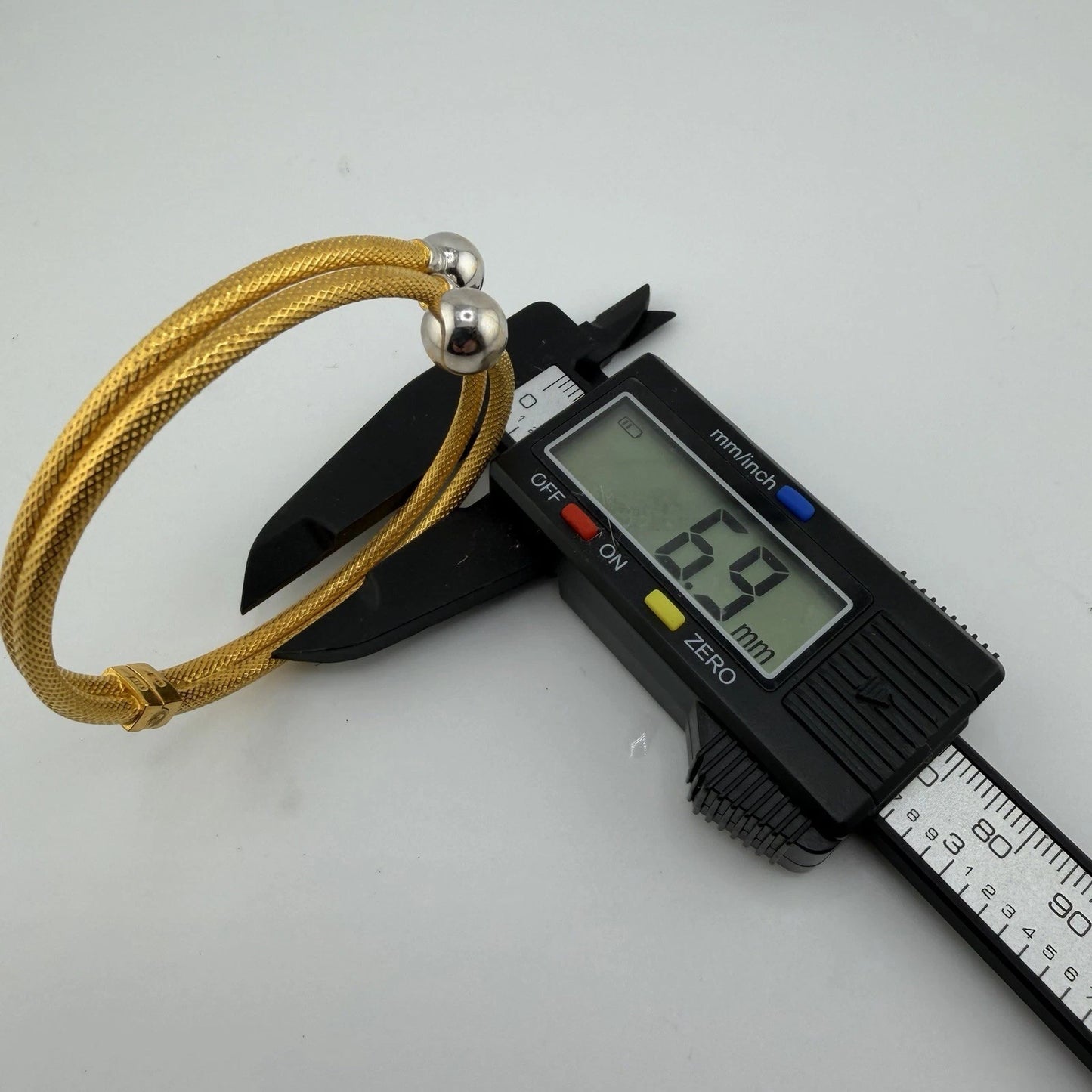 22ct Gold Bangle, 7.5in Circumference, 20.3g Stamped 916