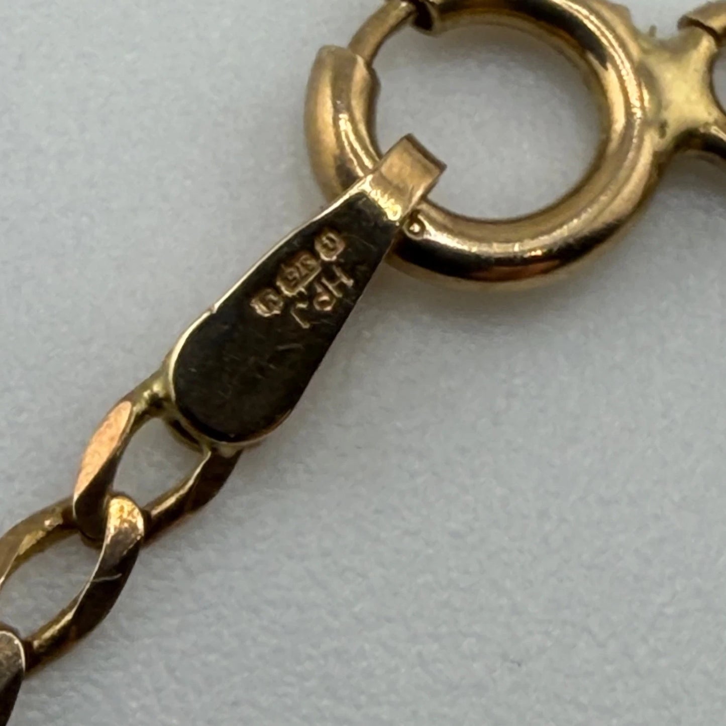 9ct Gold Cross Pendant on 2mm W 20 in Curb Chain, Hallmarked 4.5g