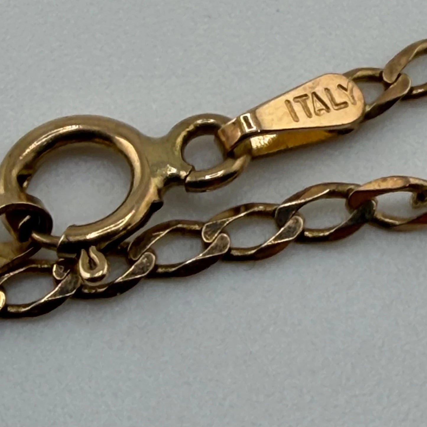 9ct Gold Cross Pendant on 2mm W 20 in Curb Chain, Hallmarked 4.5g