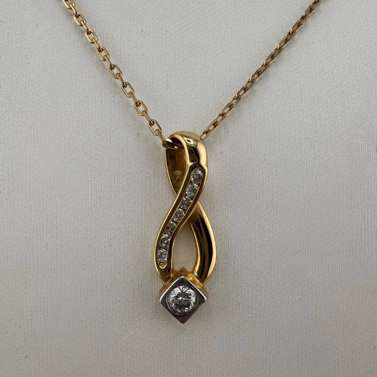 18ct Gold 0.4ct Diamond Pendant on 18in 9ct Box Chain, Hallmarked 5g
