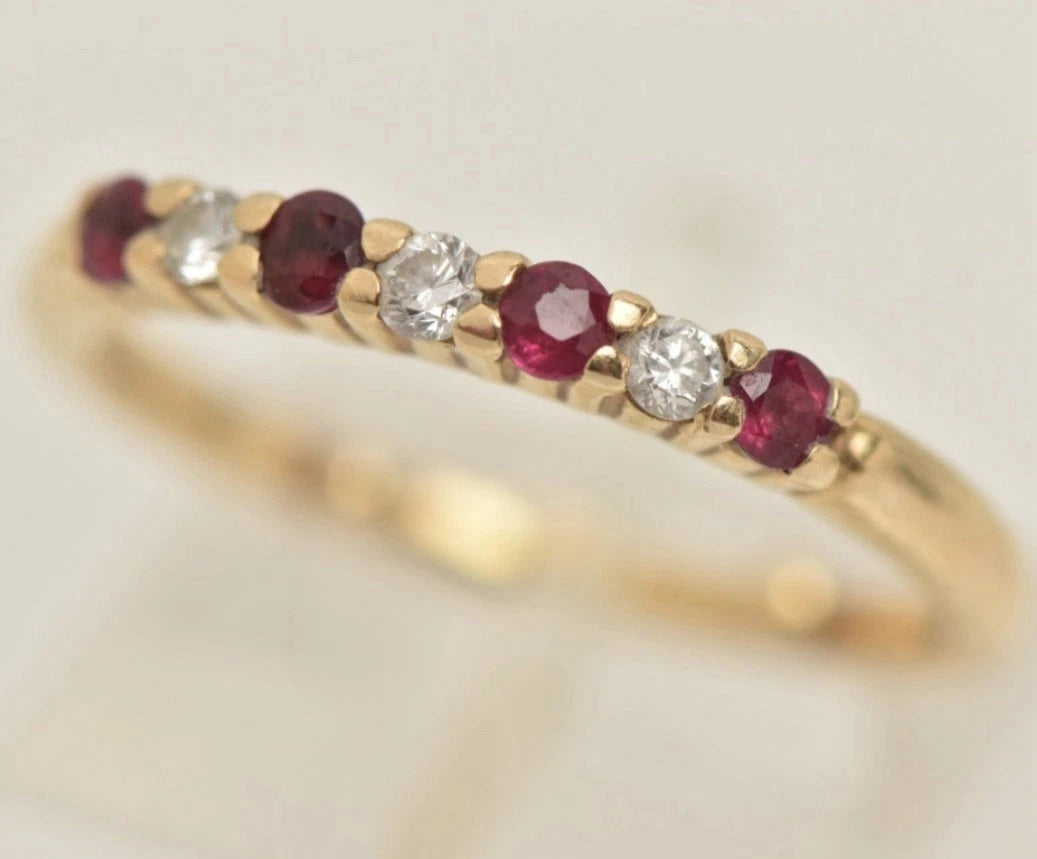 18ct Gold Diamond/Ruby Half Eternity Ring. Size K1/2, Hallmarked 3.1g