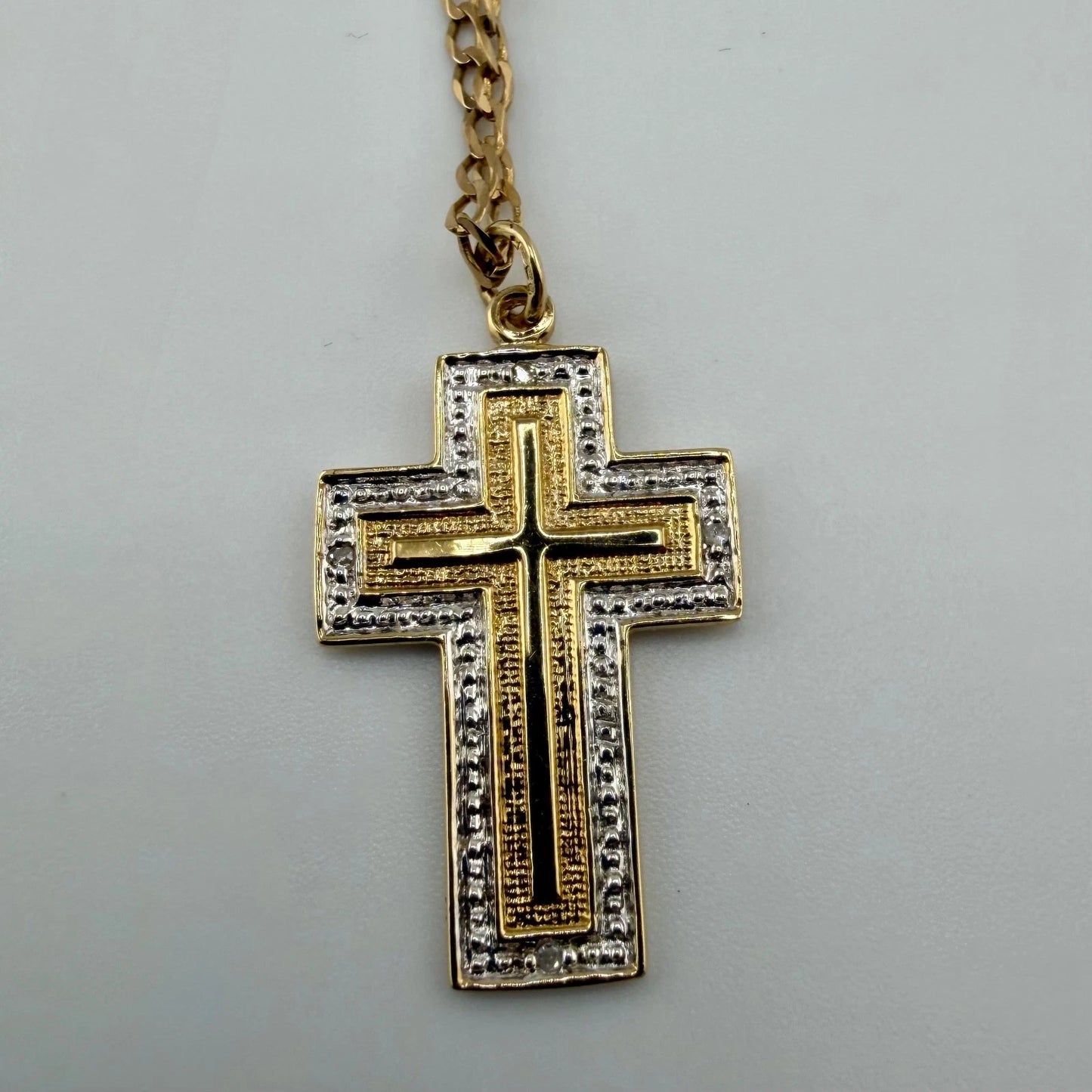 9ct Gold Cross Pendant on 2mm W 20 in Curb Chain, Hallmarked 4.5g